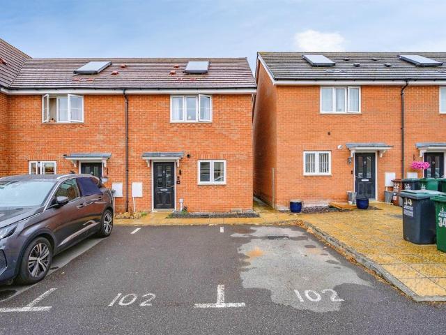 House for sale in Batchworth, Hertfordshire
