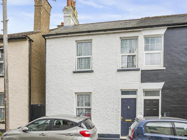 House for sale in The Butts, Kent