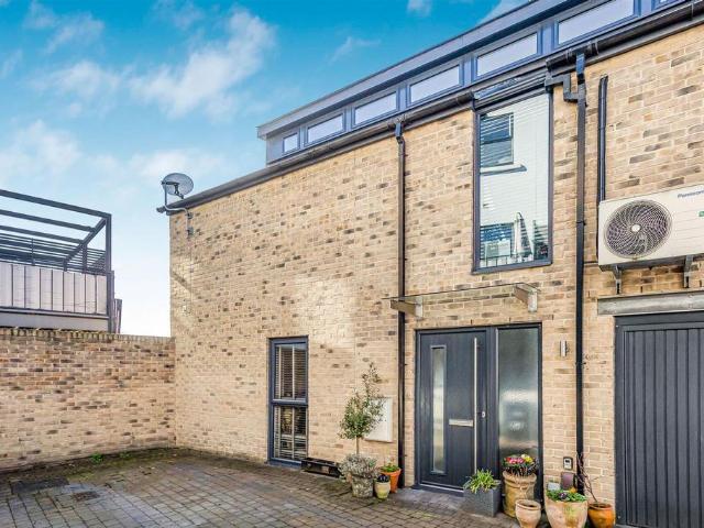 House for sale in Folly Island, East Hertfordshire