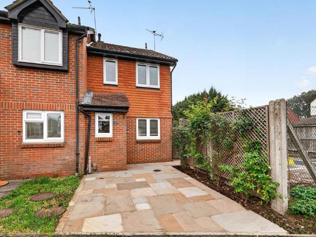 House for sale in Swallowfields, Elmbridge