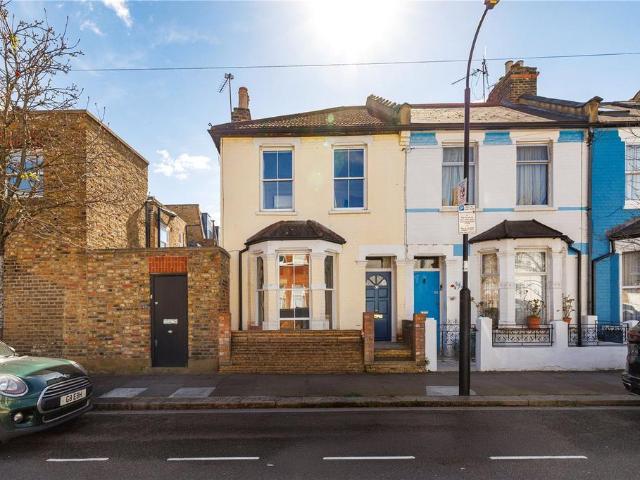 House for sale in West Kensington, Greater London
