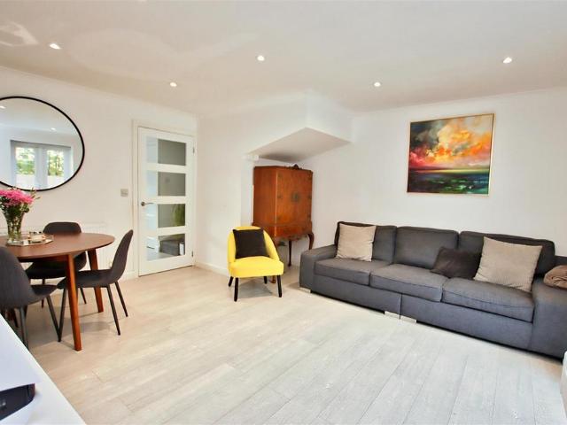 House for sale in Elstree and Borehamwood, Borehamwood