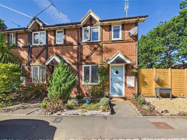 House for sale in Heol-las, Surrey