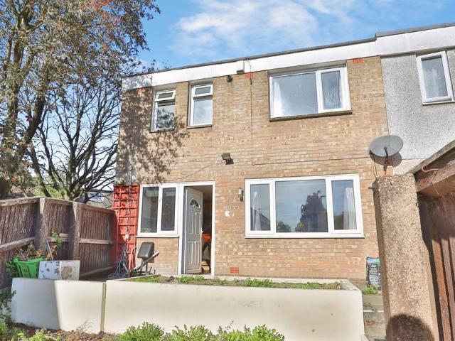 House for sale in Woodbridge Estate, Leeds