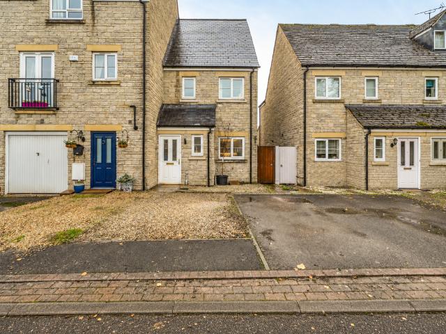 House for sale in Latton