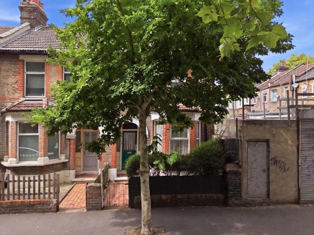 House for sale in Little Ilford, Greater London