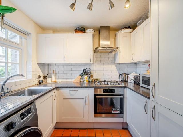House for sale in Summerstown, Greater London