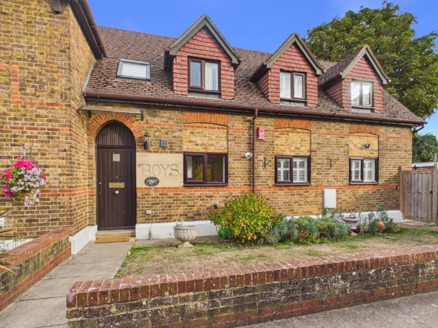 House for sale in Sunnymeads, Wraysbury