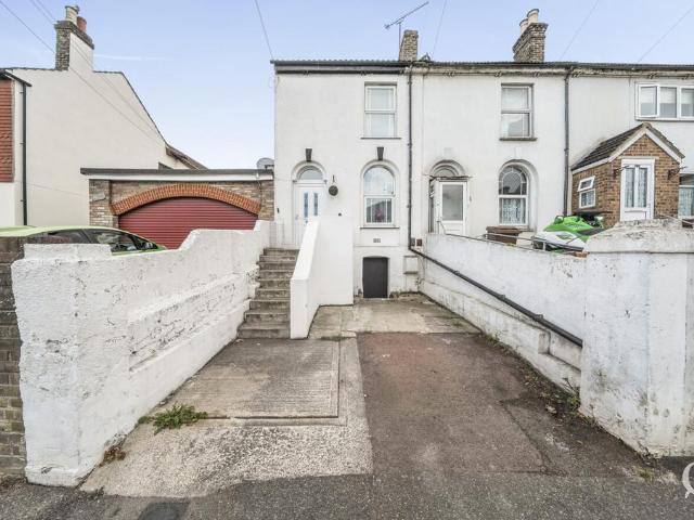House for sale in Brompton, Gillingham
