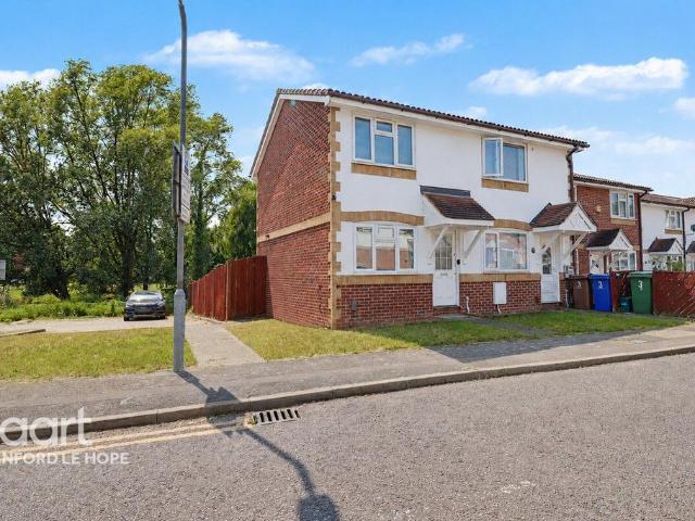 House for sale in Stanford-le-hope, Essex