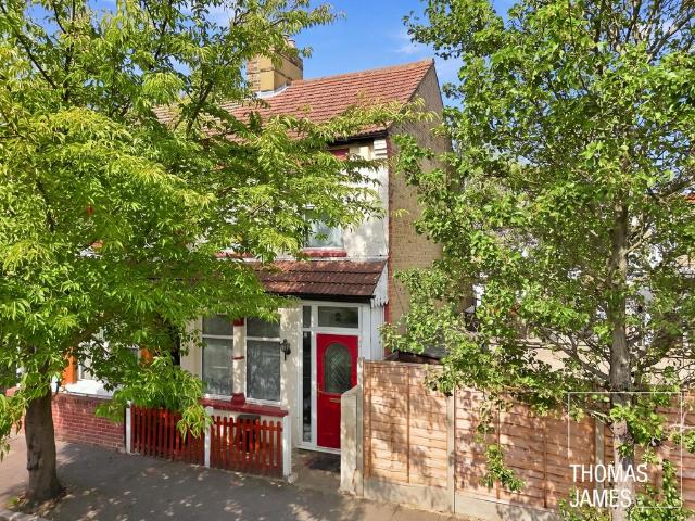 House for sale in Lower Edmonton, Greater London
