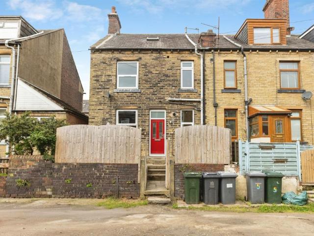 House for sale in Lower Wyke, West Yorkshire