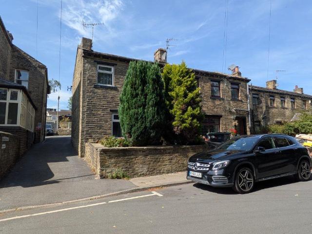 House for sale in Broad Folds, Clayton