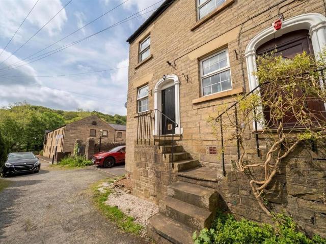 House for sale in Buxworth, Charlesworth