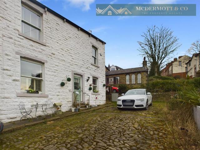 House for sale in Saddleworth, Pendock