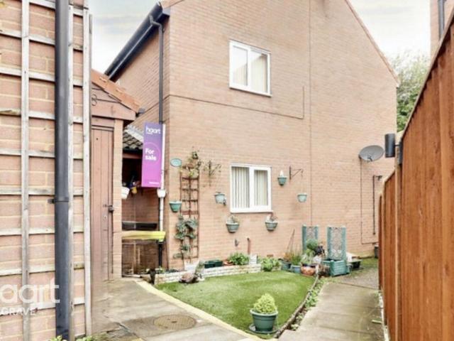 House for sale in Lewsey Farm, Luton