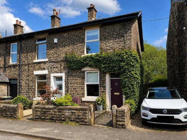 House for sale in Brookfield, Charlesworth