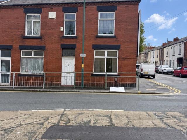 House for sale in Cheetham Fold, Greenheys