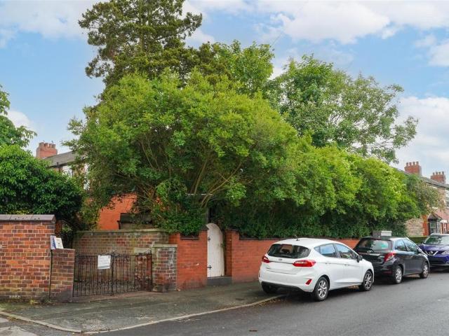House for sale in Georgia, Greater Manchester