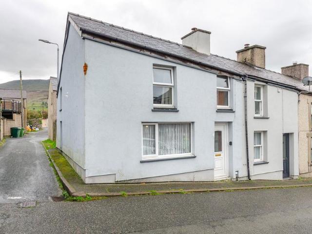 House for sale in Llanddeiniolen, Deiniolen