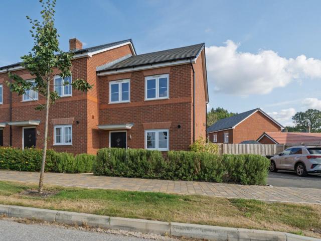 House for sale in Sutton