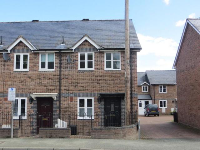 House for sale in Llanfyllin