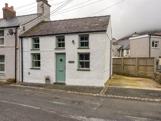 House for sale in Llanaelhaearn, Wales