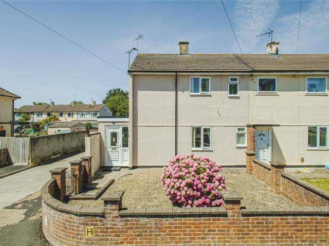 House for sale in Penhill, Swindon