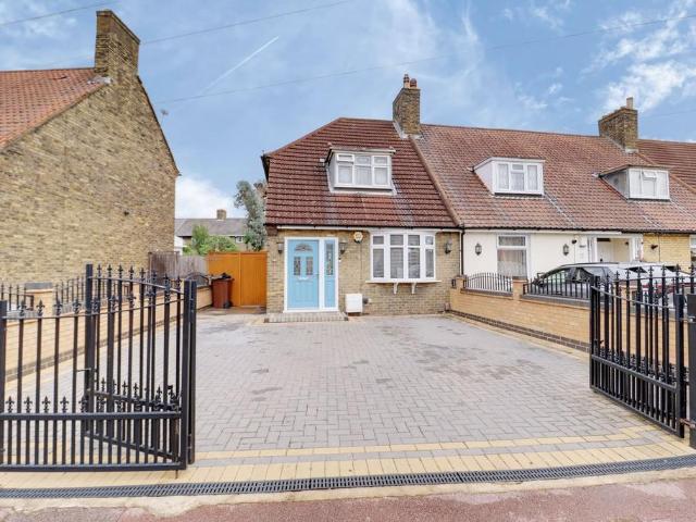 House for sale in Dagenham, Greater London