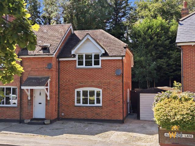 House for sale in Navestock Side, Essex