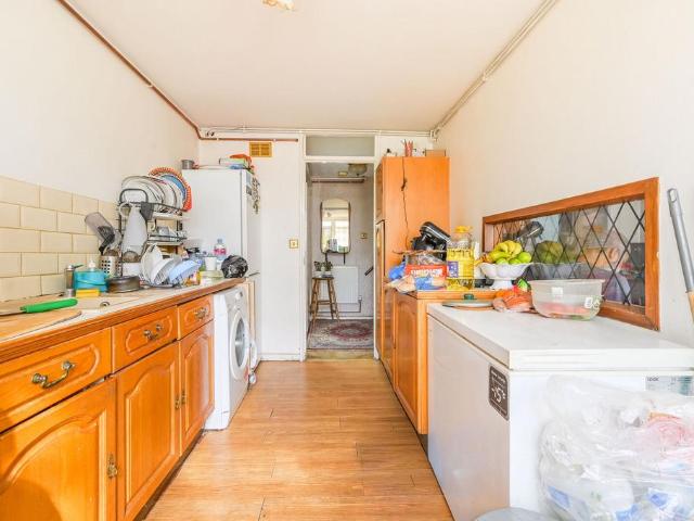 House for sale in Ratcliffe, Greater London