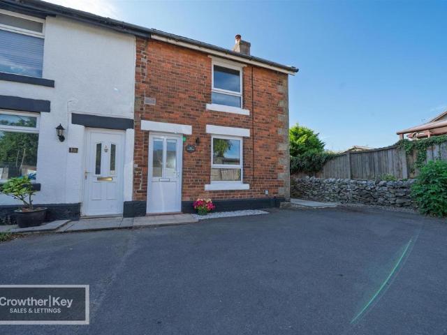 House for sale in Charlesworth, East Midlands