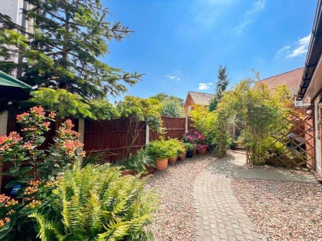 House for sale in Noak Bridge, Essex