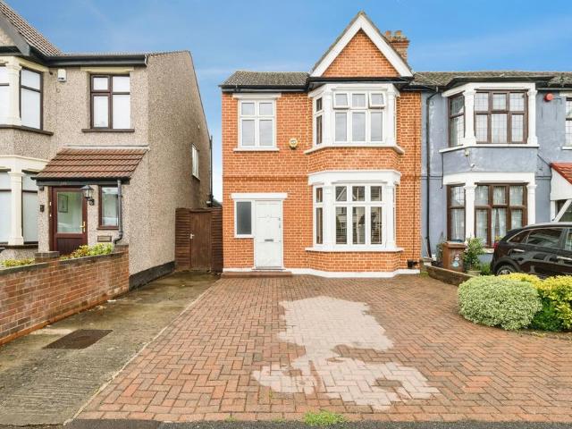House for sale in Chingford Mount, Highams Park
