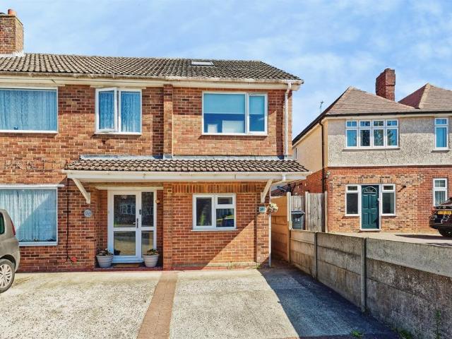 House for sale in Hales Place, The Bridge