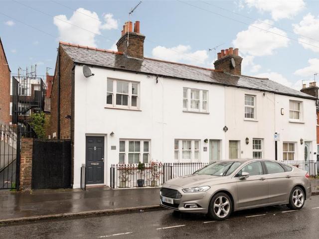 House for sale in Southgate, Greater London