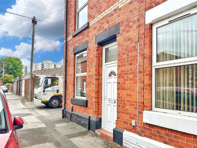 House for sale in Guide Bridge, Greenheys