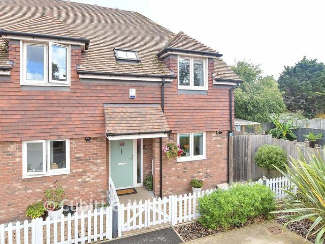 House for sale in Hillview, Surrey