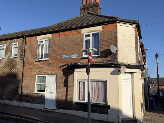 House for sale in Spring Park, Luton