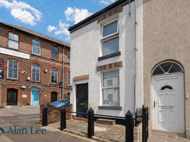House for sale in Hurdsfield, Macclesfield