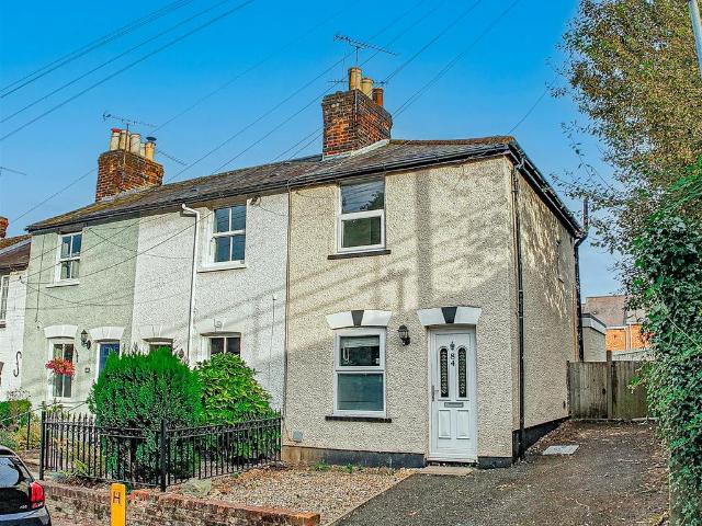 House for sale in Hatching Green, Five Acres