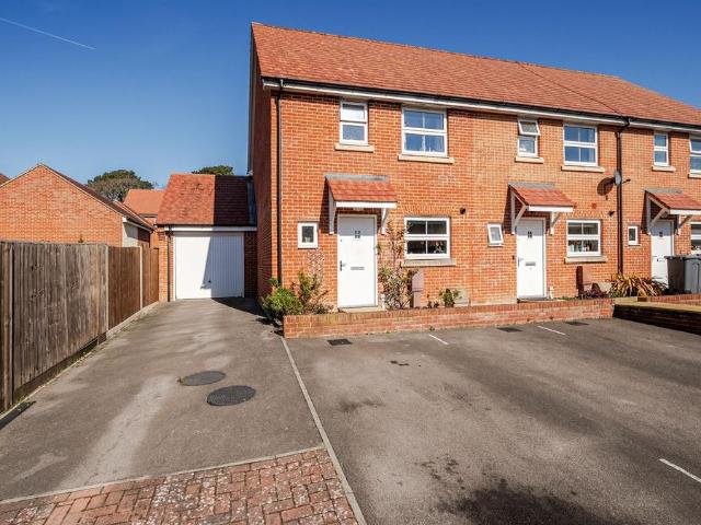 House for sale in Hampshire Farm, Spring Vale
