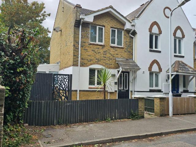 House for sale in Cliffsend, Acol