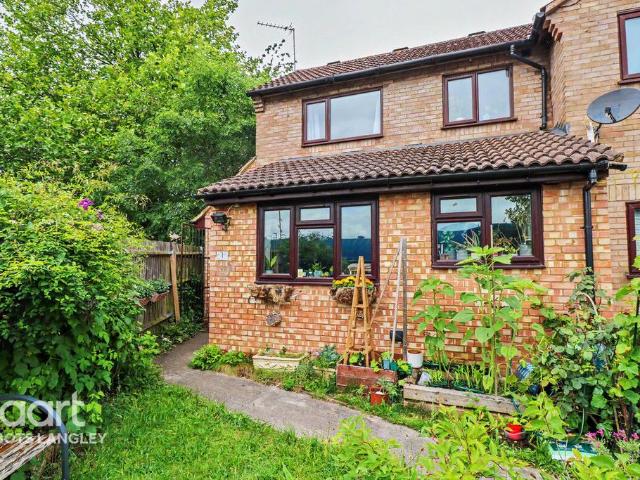 House for sale in Highfield, Pouchen End