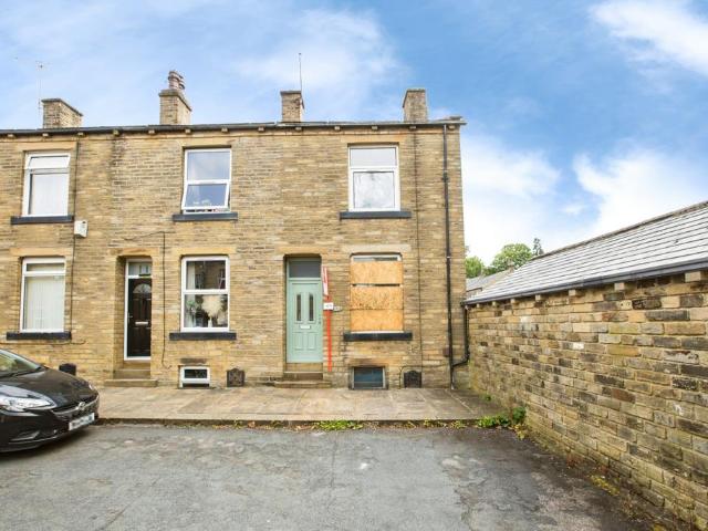 House for sale in Akroydon, Halifax