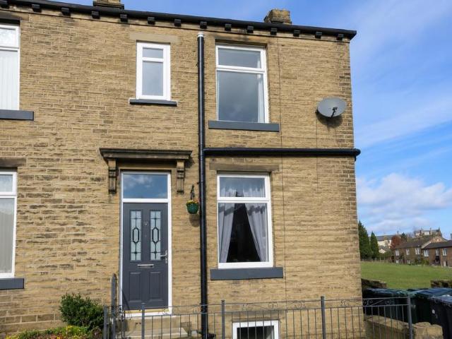 House for sale in Lower Wyke, West Yorkshire