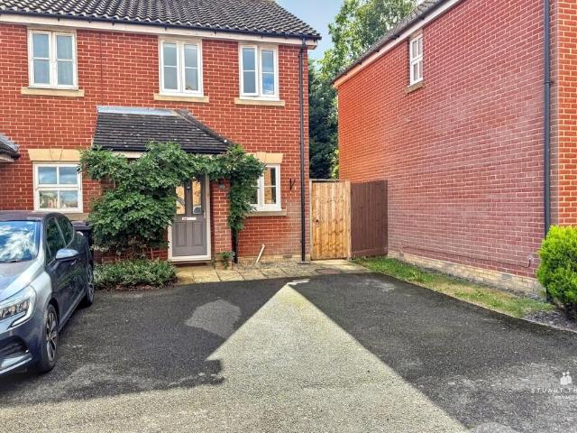 House for sale in Bird Estate, Barling