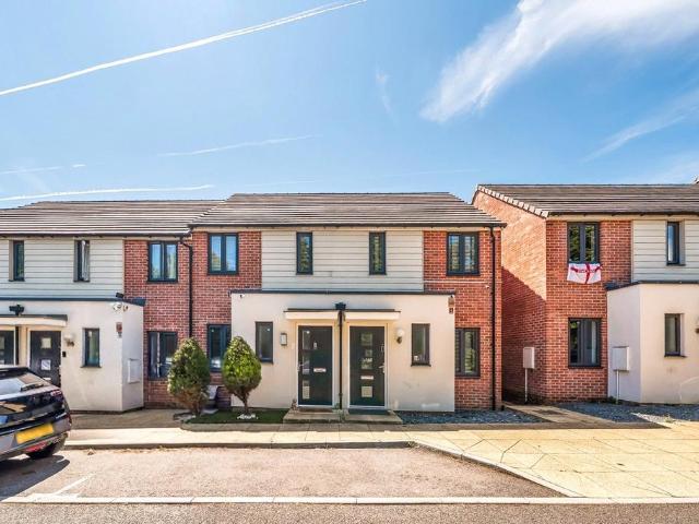 House for sale in Aveley, Essex
