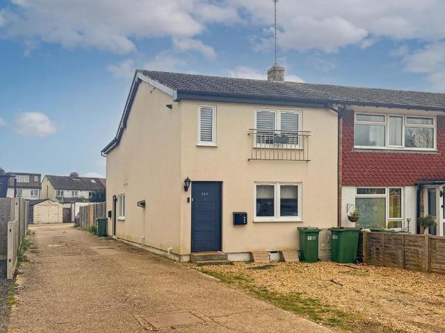 Flat for sale in Horsham, West Sussex