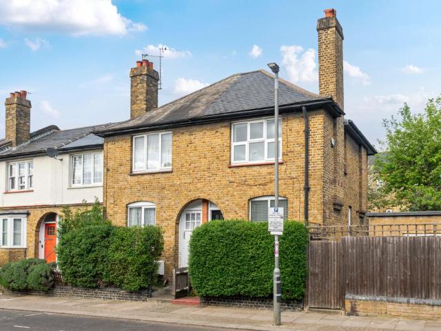 House for sale in Furzedown, Greater London